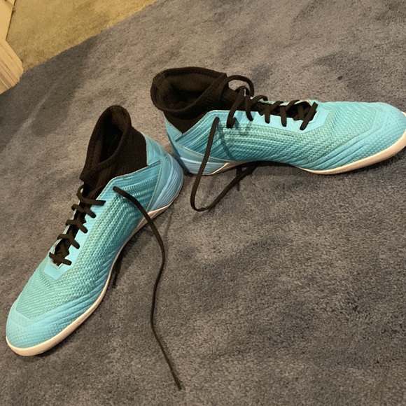 Mens Adidas indoor soccer shoes - Picture 3 of 6